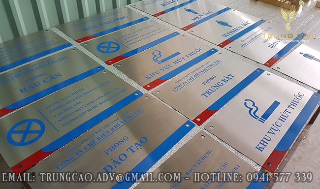 Làm bảng tên công ty inox trắng xước ăn mòn