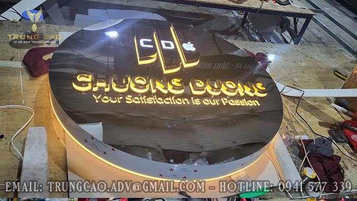 bảng hiệu chữ inox vàng uốn nổi âm đèn led đẹp